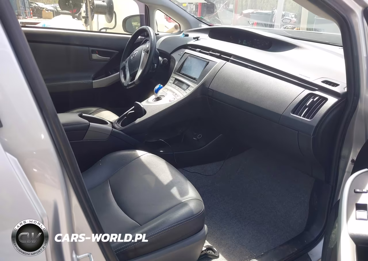 2013 Toyota Prius Four VIN:JTDKN3DU3D0349331 - 5