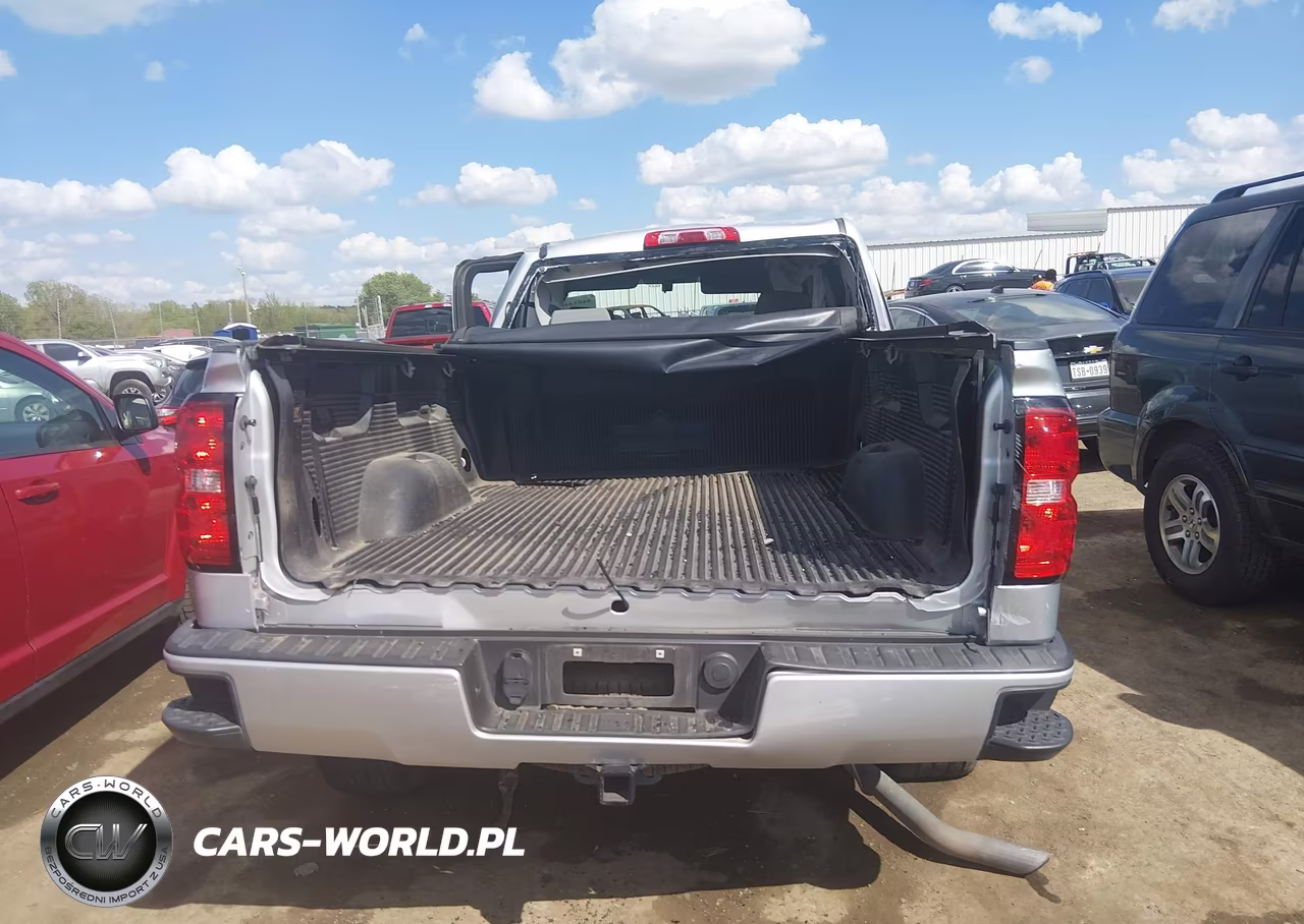 2018 Chevrolet Silverado 1500 Custom VIN:1GCRCPEH7JZ267901 - 17