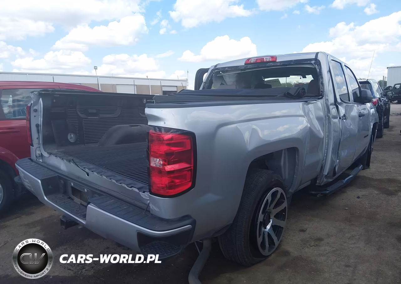 2018 Chevrolet Silverado 1500 Custom VIN:1GCRCPEH7JZ267901 - 4