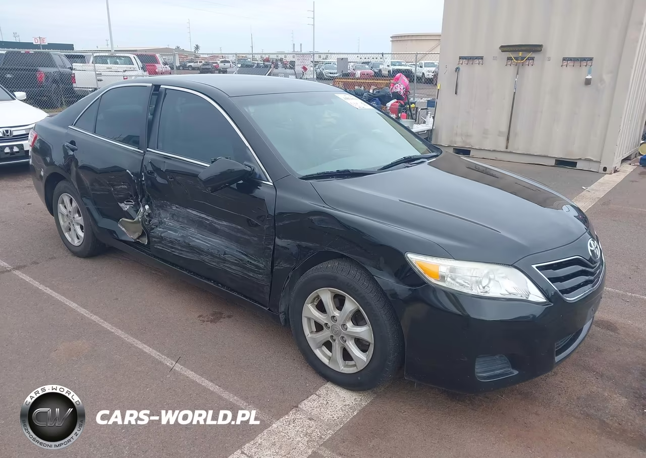 2010 Toyota Camry Le – zdjęcie 1 z 17