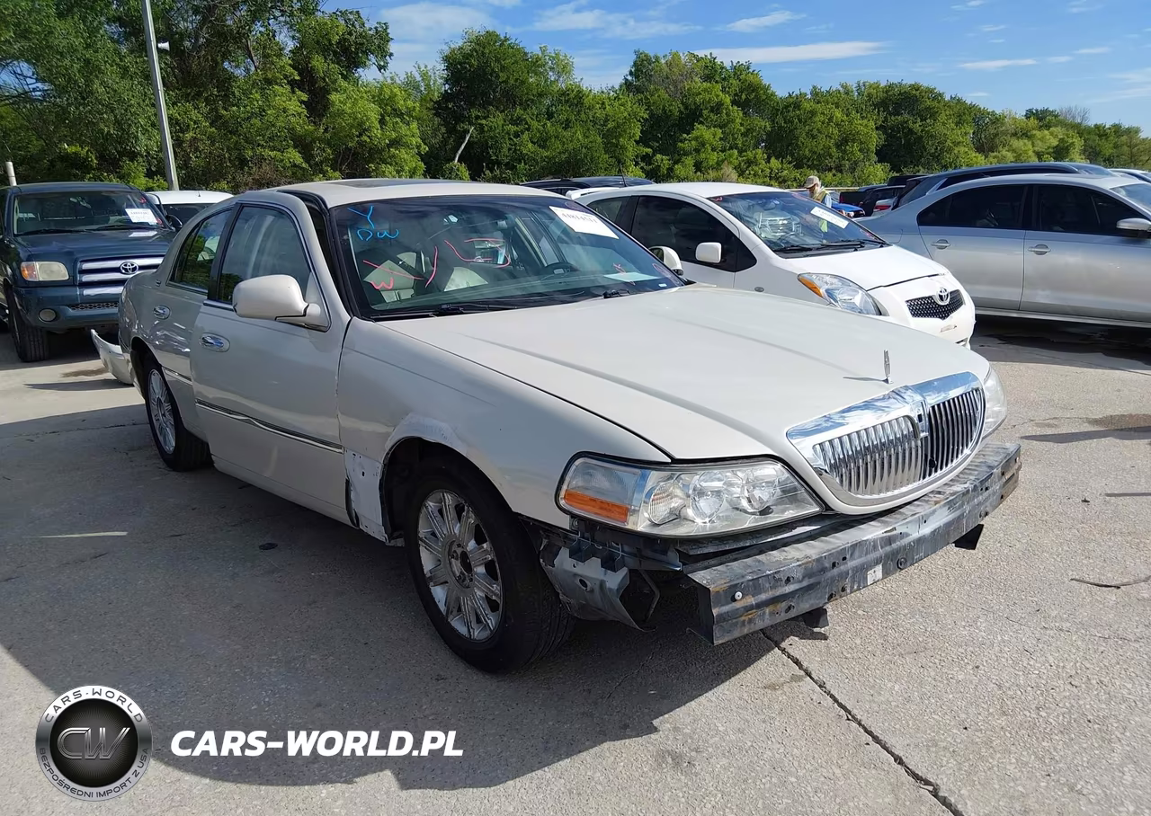 LINCOLN TOWN CAR