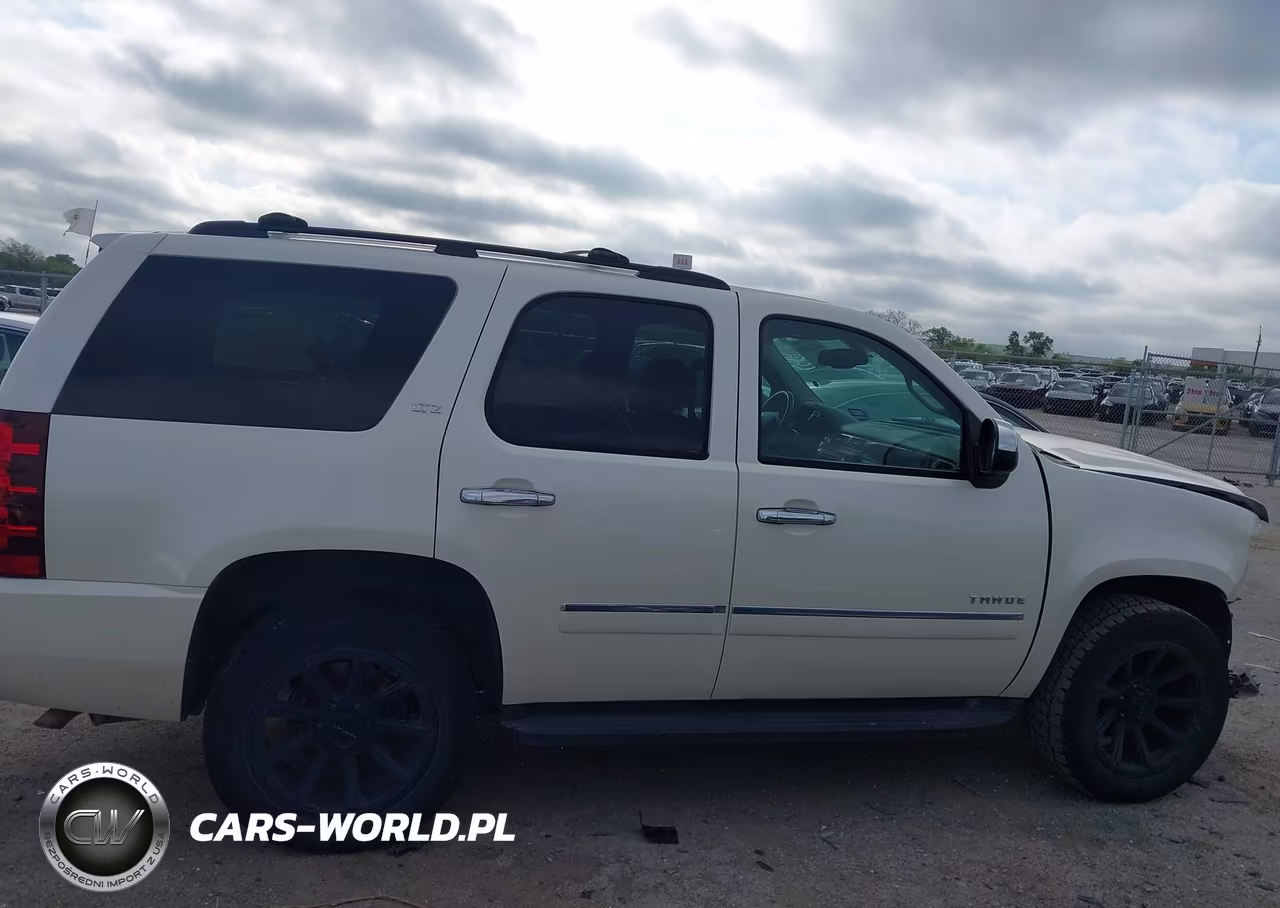 2011 Chevrolet Tahoe Ltz VIN:1GNSKCE00BR384672 - 13