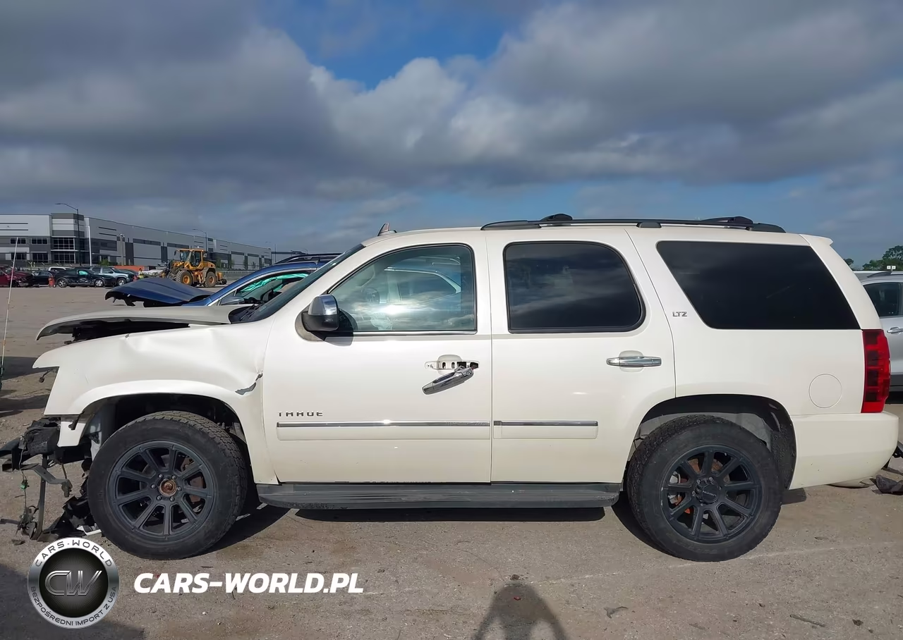 2011 Chevrolet Tahoe Ltz VIN:1GNSKCE00BR384672 - 14