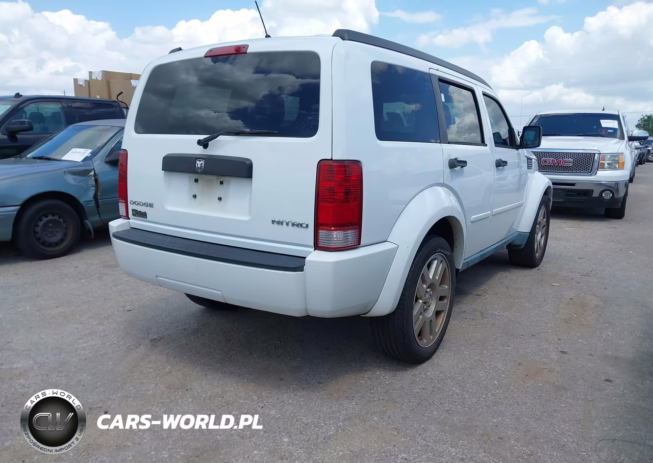 2011 Dodge Nitro Heat VIN:1D4PT4GK3BW590332 - 4