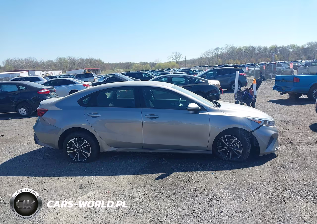 2023 Kia Forte Lxs VIN:3KPF24AD5PE571806 - 13