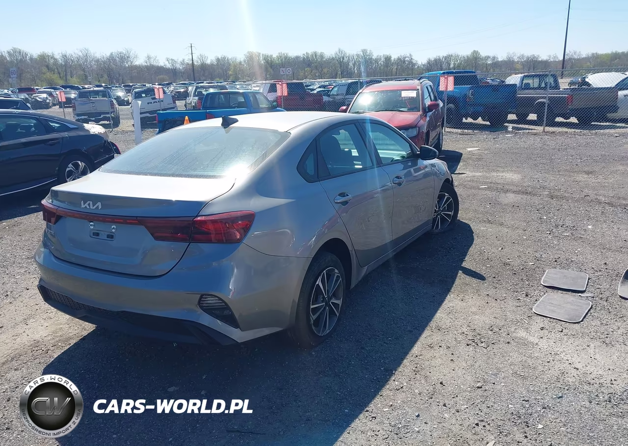 2023 Kia Forte Lxs VIN:3KPF24AD5PE571806 - 4