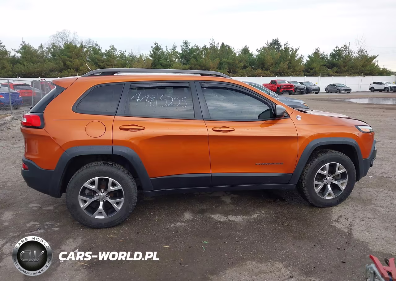 2015 Jeep Cherokee Trailhawk VIN:1C4PJMBS6FW646182 - 13