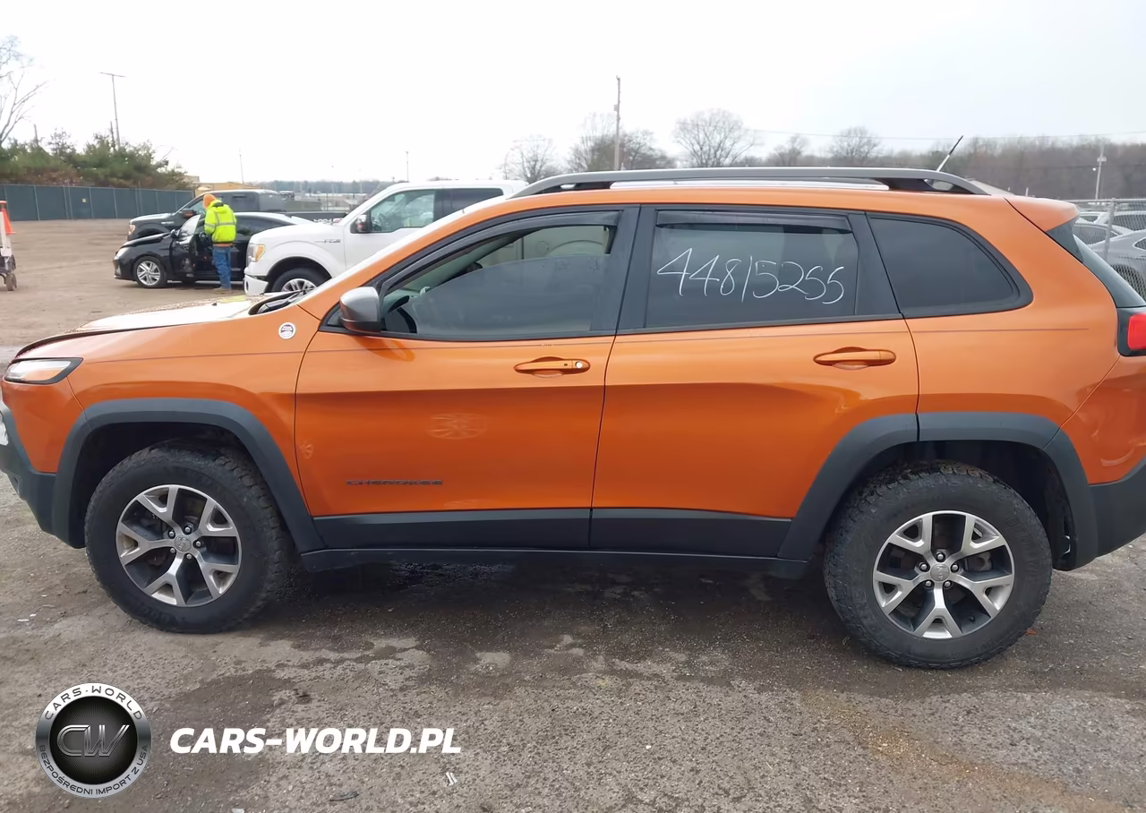 2015 Jeep Cherokee Trailhawk VIN:1C4PJMBS6FW646182 - 14