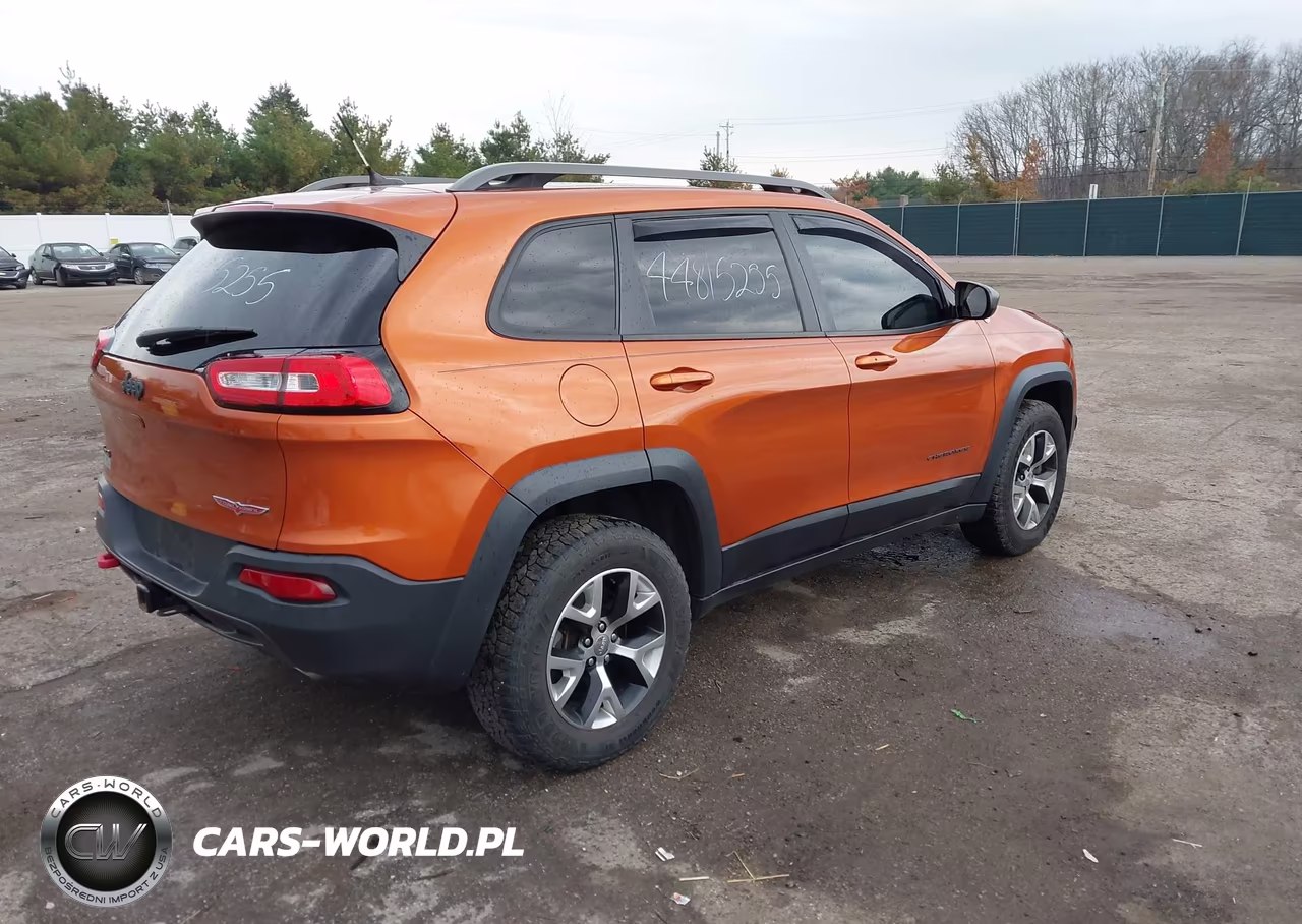 2015 Jeep Cherokee Trailhawk VIN:1C4PJMBS6FW646182 - 4