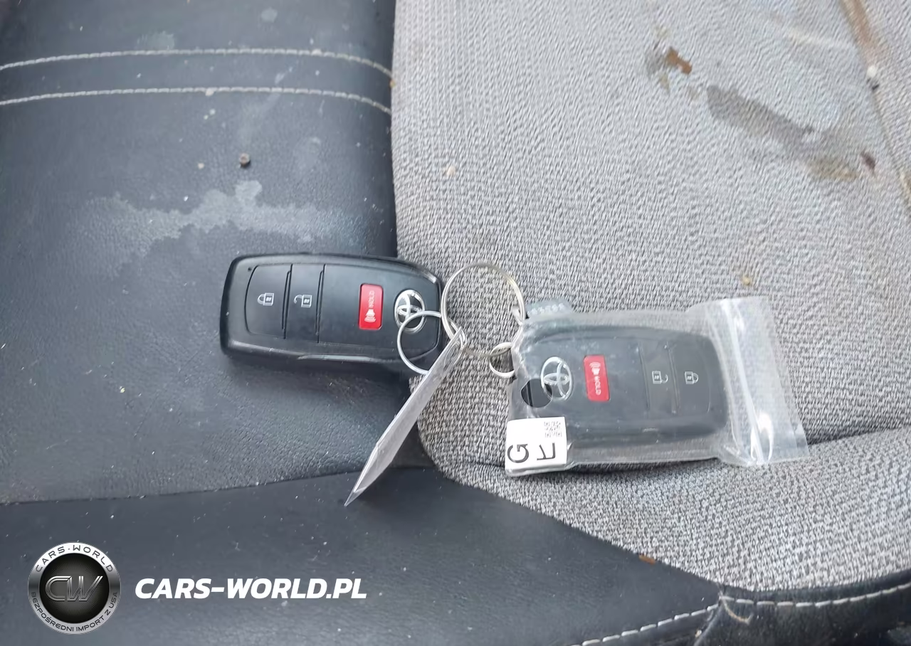2024 Toyota Corolla Xse VIN:JTNC4MBE4R3223831 - 11
