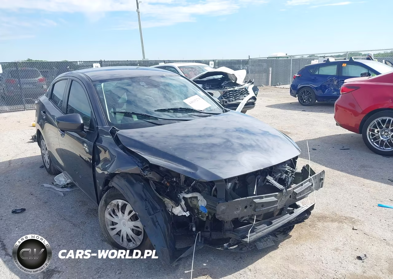 2019 Toyota Yaris L – zdjęcie 1 z 15