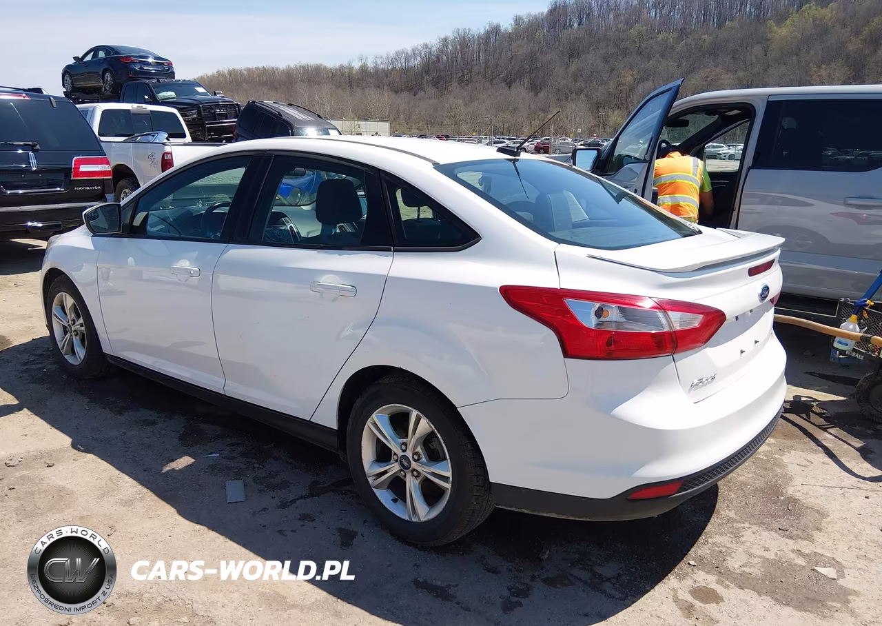 2012 Ford Focus Se VIN:1FAHP3F21CL318016 - 3