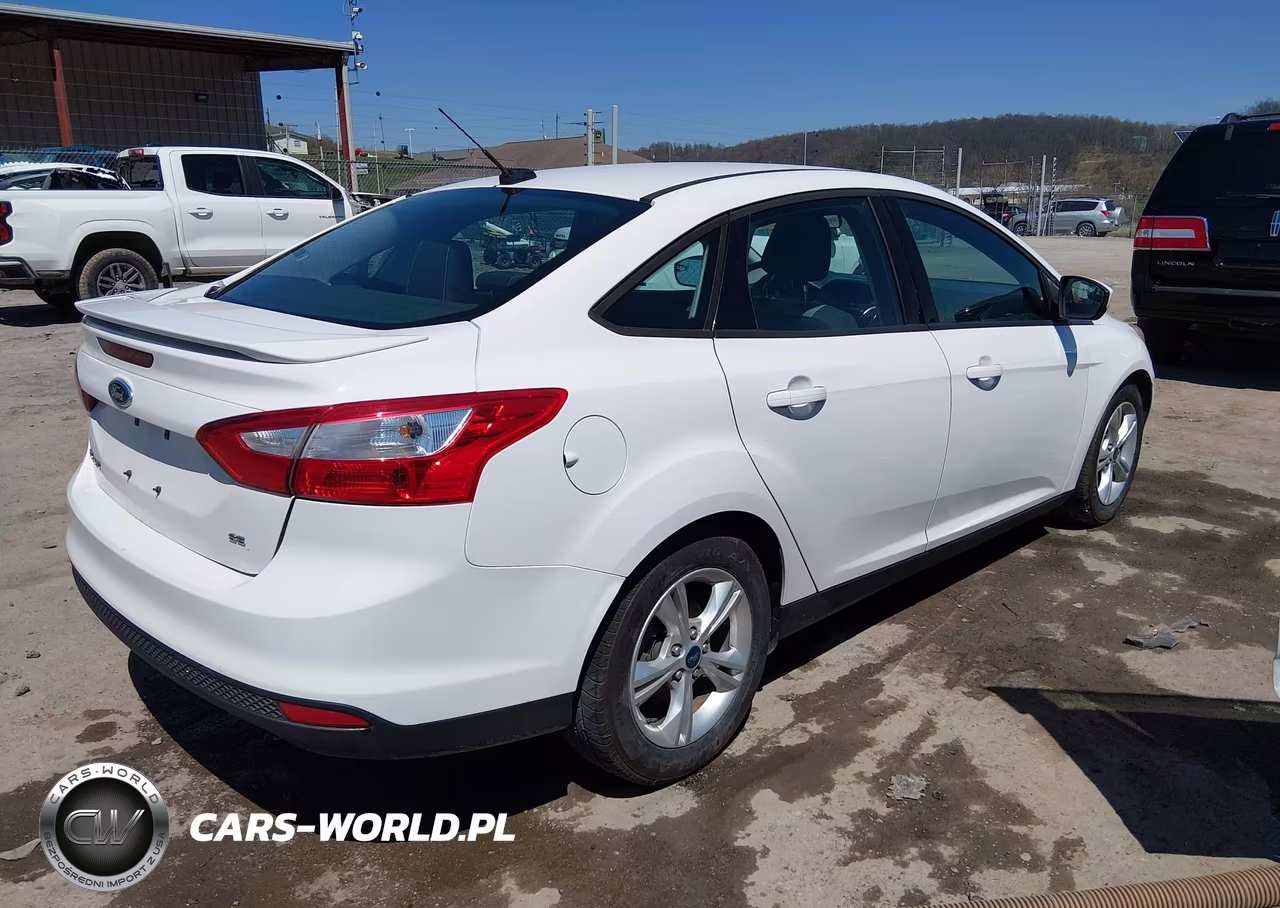 2012 Ford Focus Se VIN:1FAHP3F21CL318016 - 4
