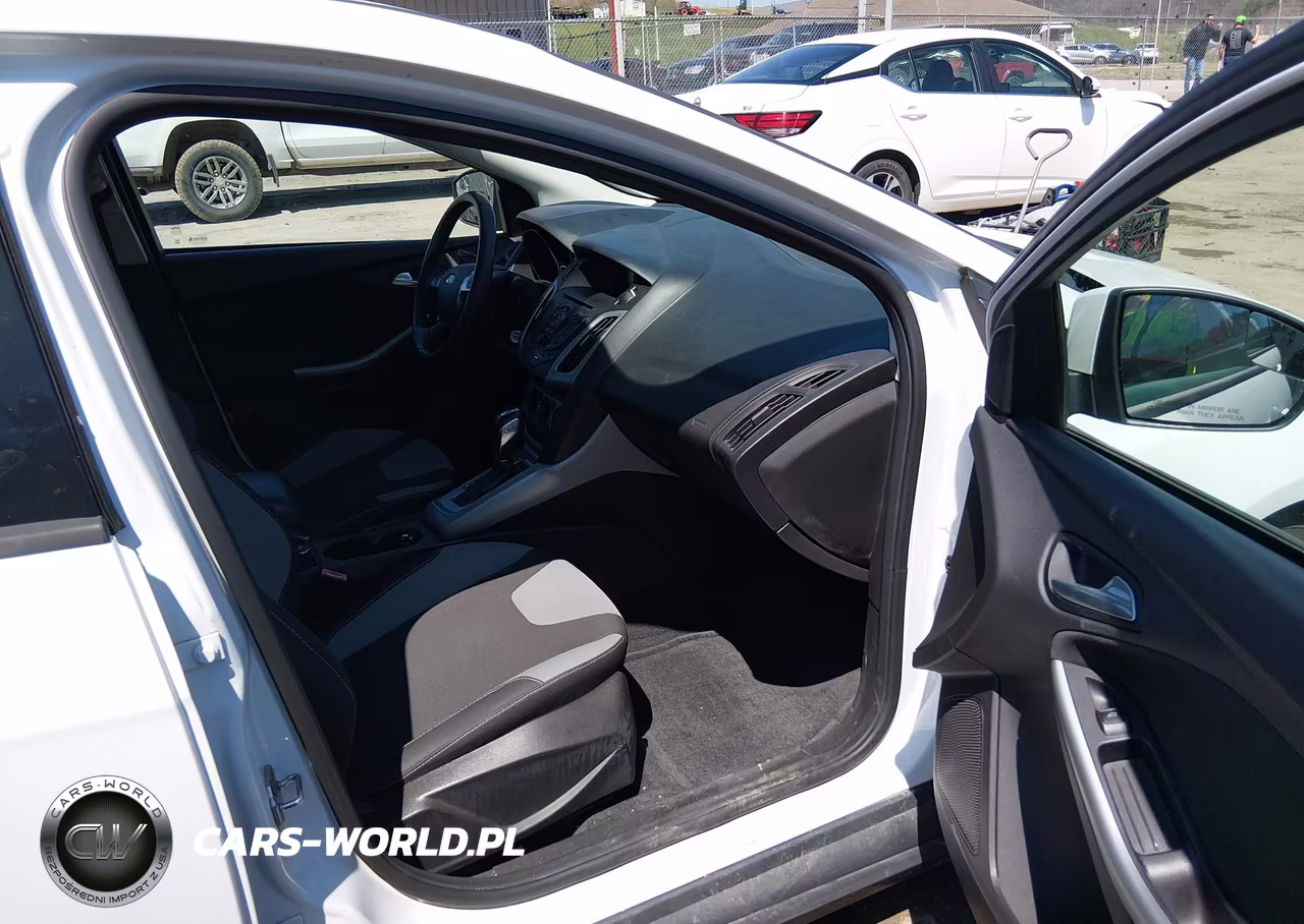 2012 Ford Focus Se VIN:1FAHP3F21CL318016 - 5