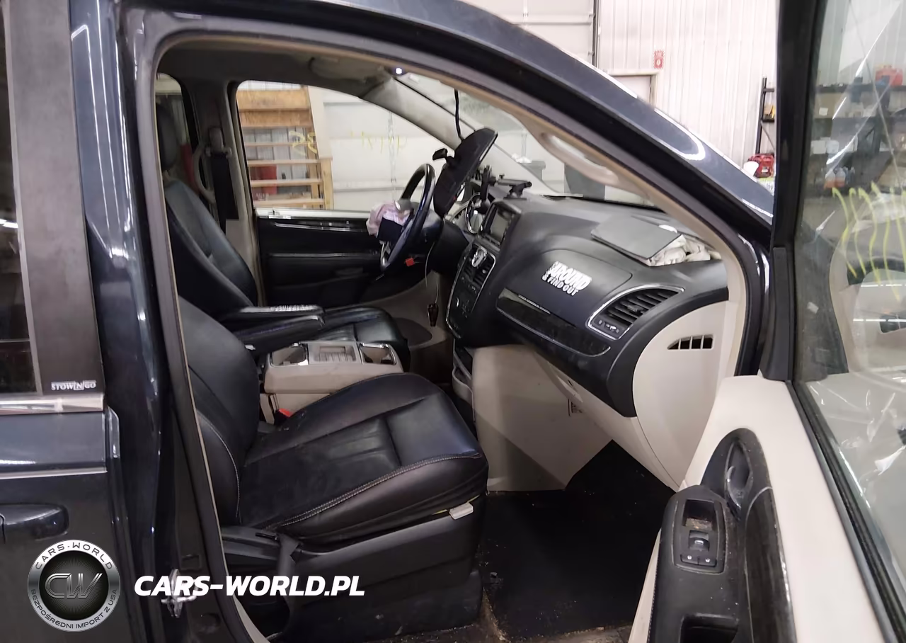 2014 Chrysler Town & Country Touring VIN:2C4RC1BG4ER270912 - 5