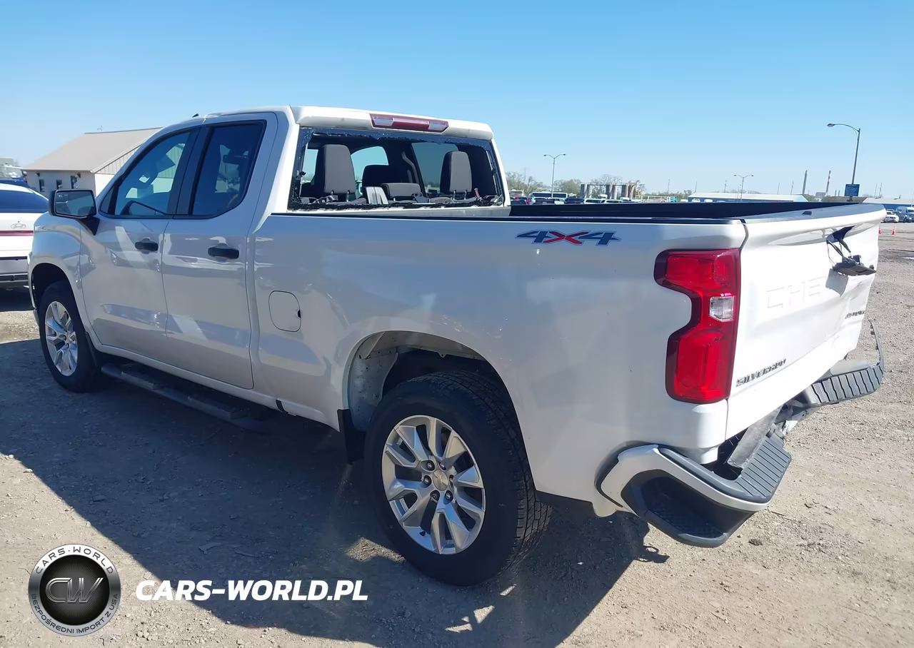 2020 Chevrolet Silverado 1500 4Wd Standard Bed Custom VIN:1GCRYBEH7LZ326940 - 3