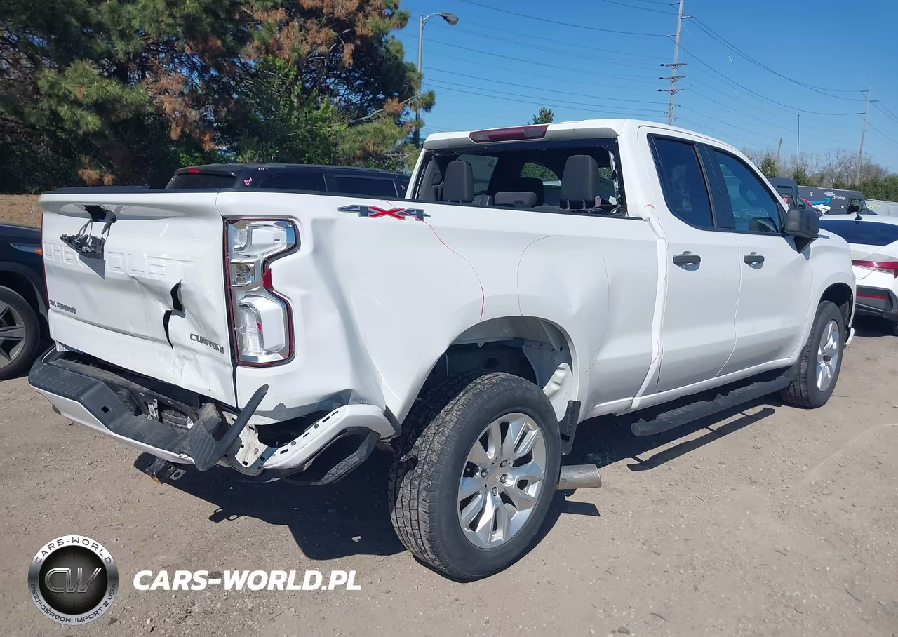 2020 Chevrolet Silverado 1500 4Wd Standard Bed Custom VIN:1GCRYBEH7LZ326940 - 4