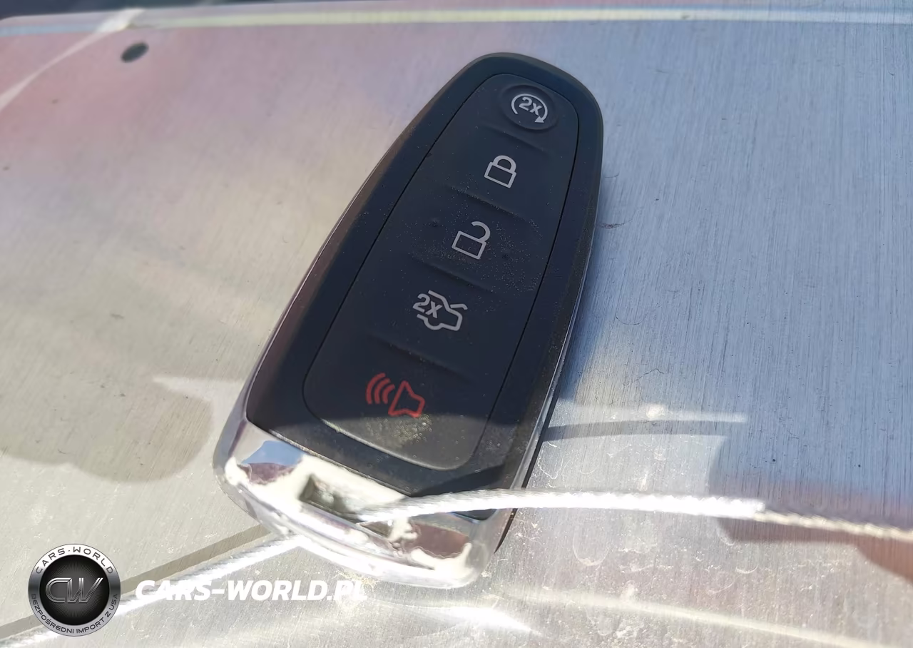 2016 Ford Escape Titanium VIN:1FMCU9J92GUB98467 - 11