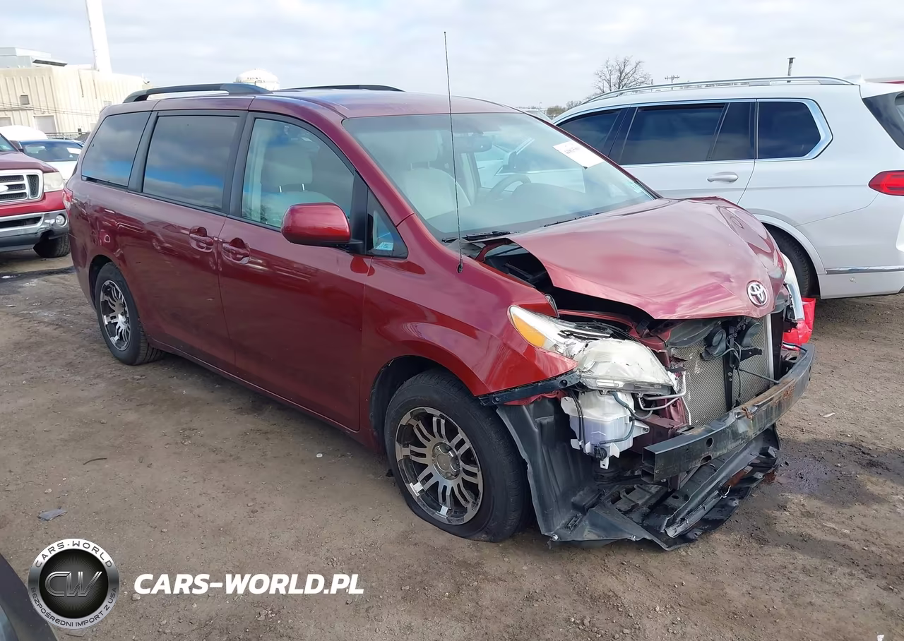 2012 Toyota Sienna Le V6 8 Passenger
