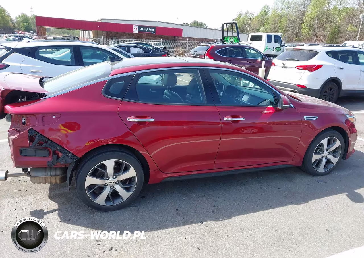 2020 Kia Optima S VIN:5XXGT4L34LG401086 - 14