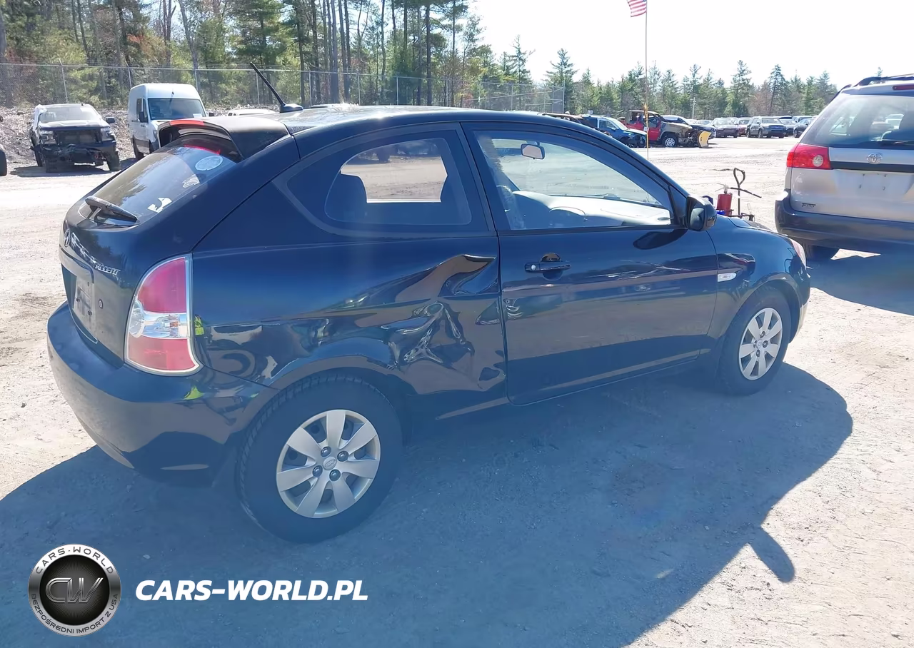 2010 Hyundai Accent Gs VIN:KMHCM3AC3AU177028 - 4