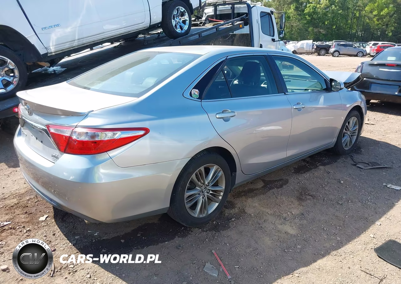 2017 Toyota Camry Se VIN:4T1BF1FK3HU329233 - 4