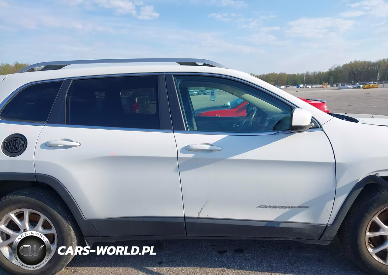 2015 Jeep Cherokee Latitude VIN:1C4PJMCB3FW744178 - 14
