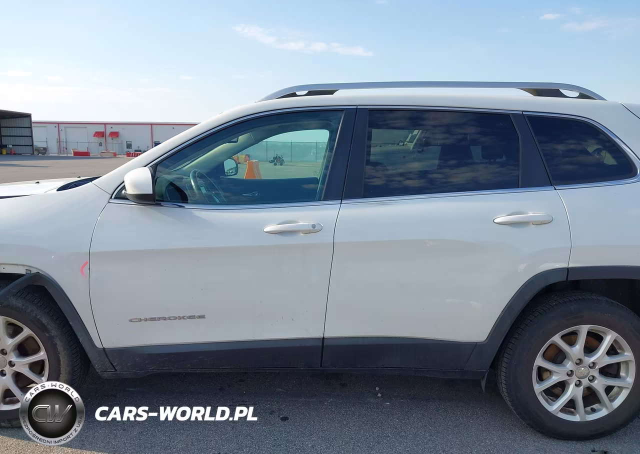 2015 Jeep Cherokee Latitude VIN:1C4PJMCB3FW744178 - 15