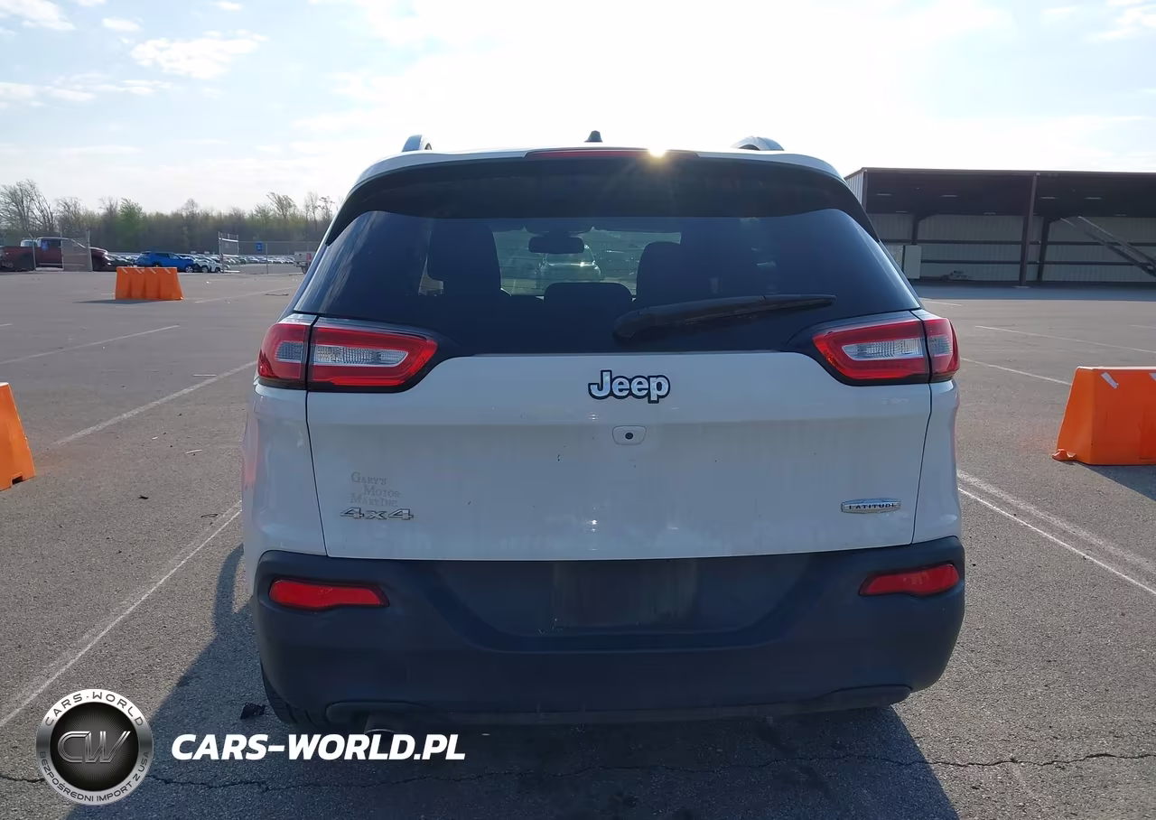 2015 Jeep Cherokee Latitude VIN:1C4PJMCB3FW744178 - 17