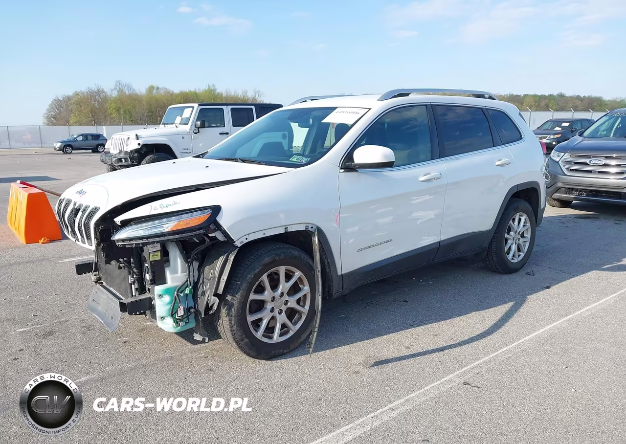 2015 Jeep Cherokee Latitude VIN:1C4PJMCB3FW744178 - 2