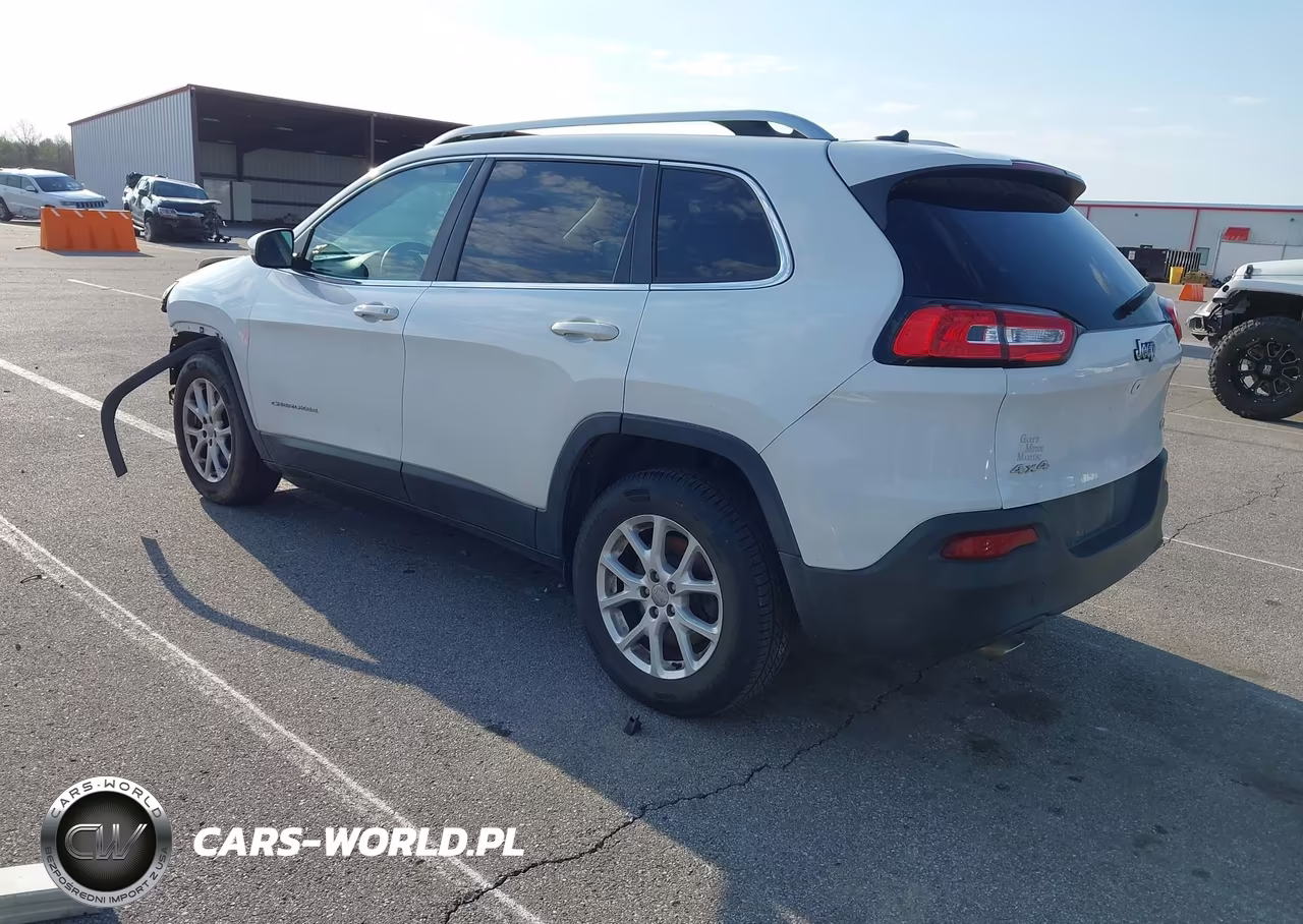 2015 Jeep Cherokee Latitude VIN:1C4PJMCB3FW744178 - 3
