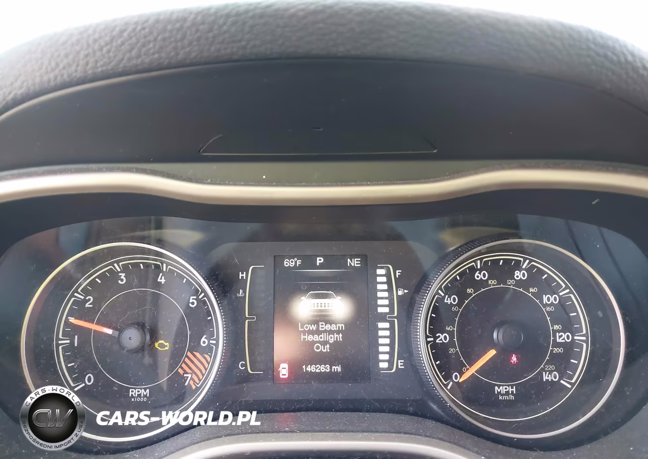 2015 Jeep Cherokee Latitude VIN:1C4PJMCB3FW744178 - 7