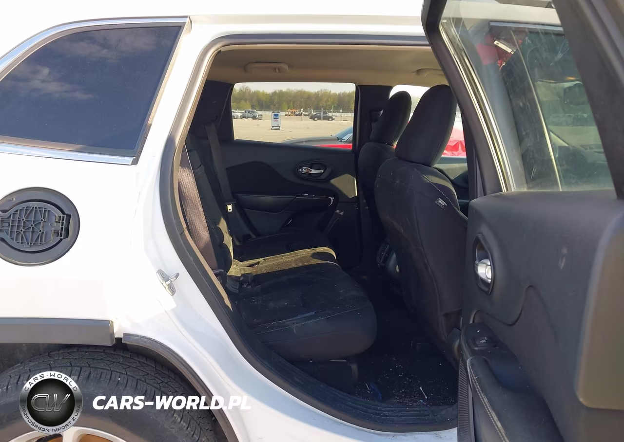 2015 Jeep Cherokee Latitude VIN:1C4PJMCB3FW744178 - 8