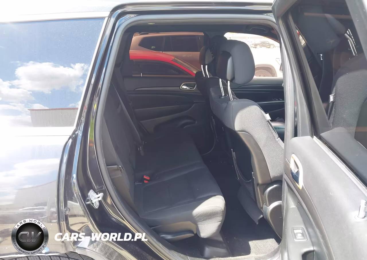 2015 Jeep Grand Cherokee Laredo VIN:1C4RJEAG5FC735058 - 8