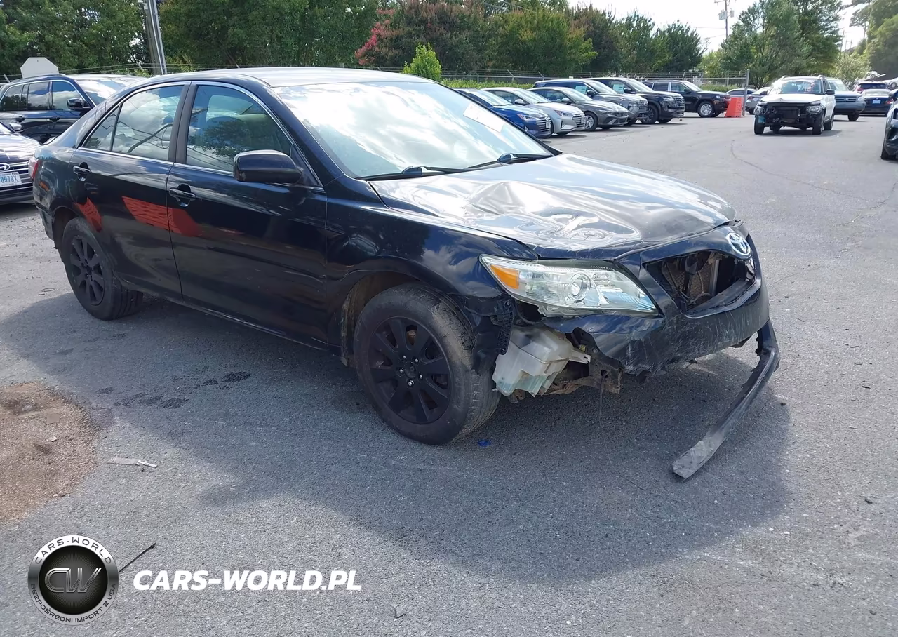 2010 Toyota Camry Le – zdjęcie 1 z 17