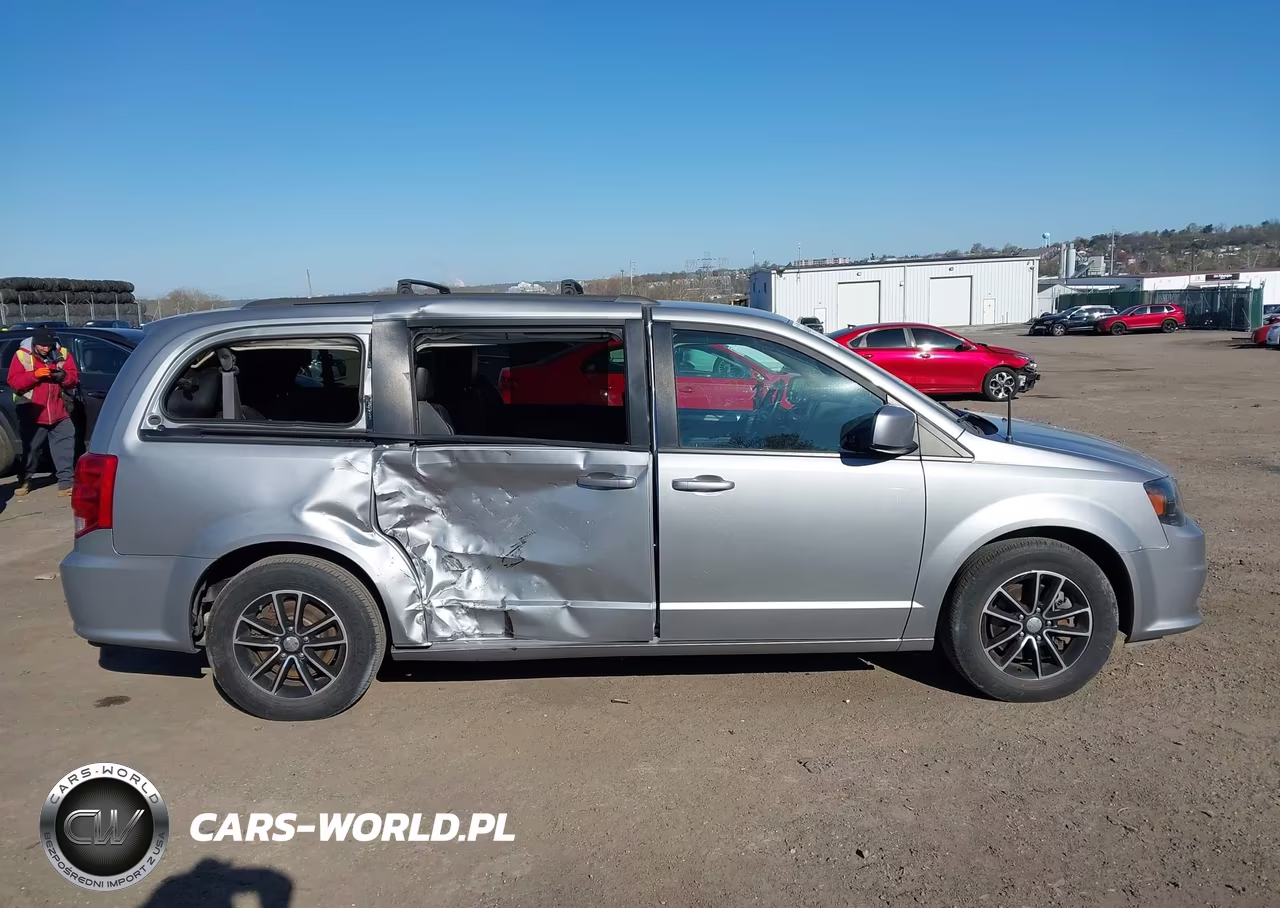 2018 Dodge Grand Caravan Gt VIN:2C4RDGEG0JR239047 - 13