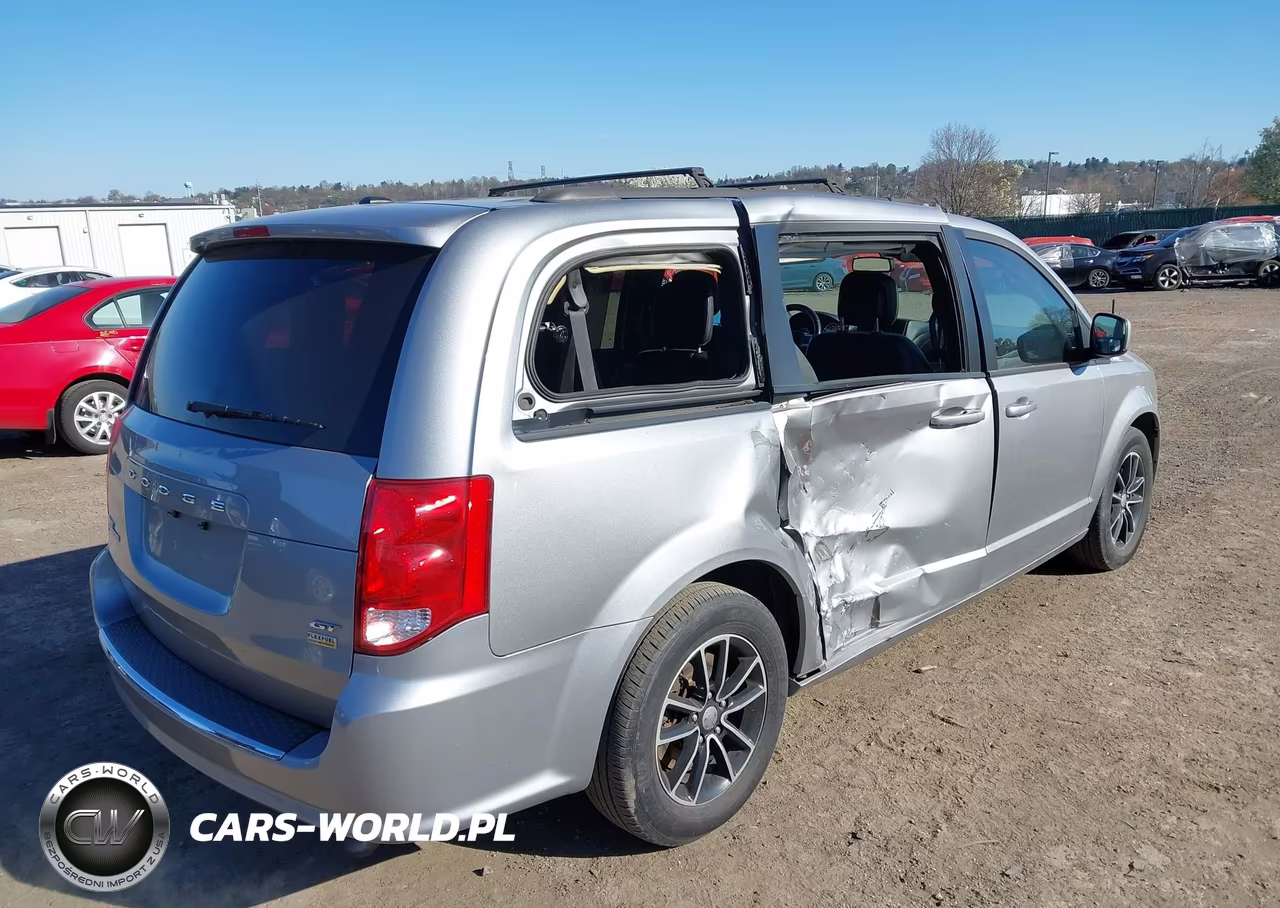 2018 Dodge Grand Caravan Gt VIN:2C4RDGEG0JR239047 - 4