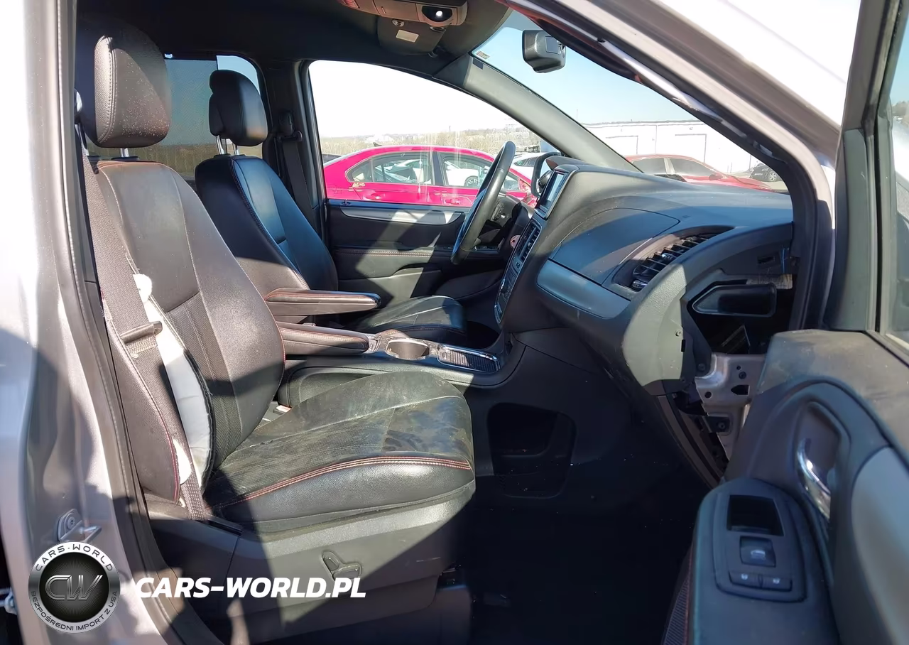 2018 Dodge Grand Caravan Gt VIN:2C4RDGEG0JR239047 - 5