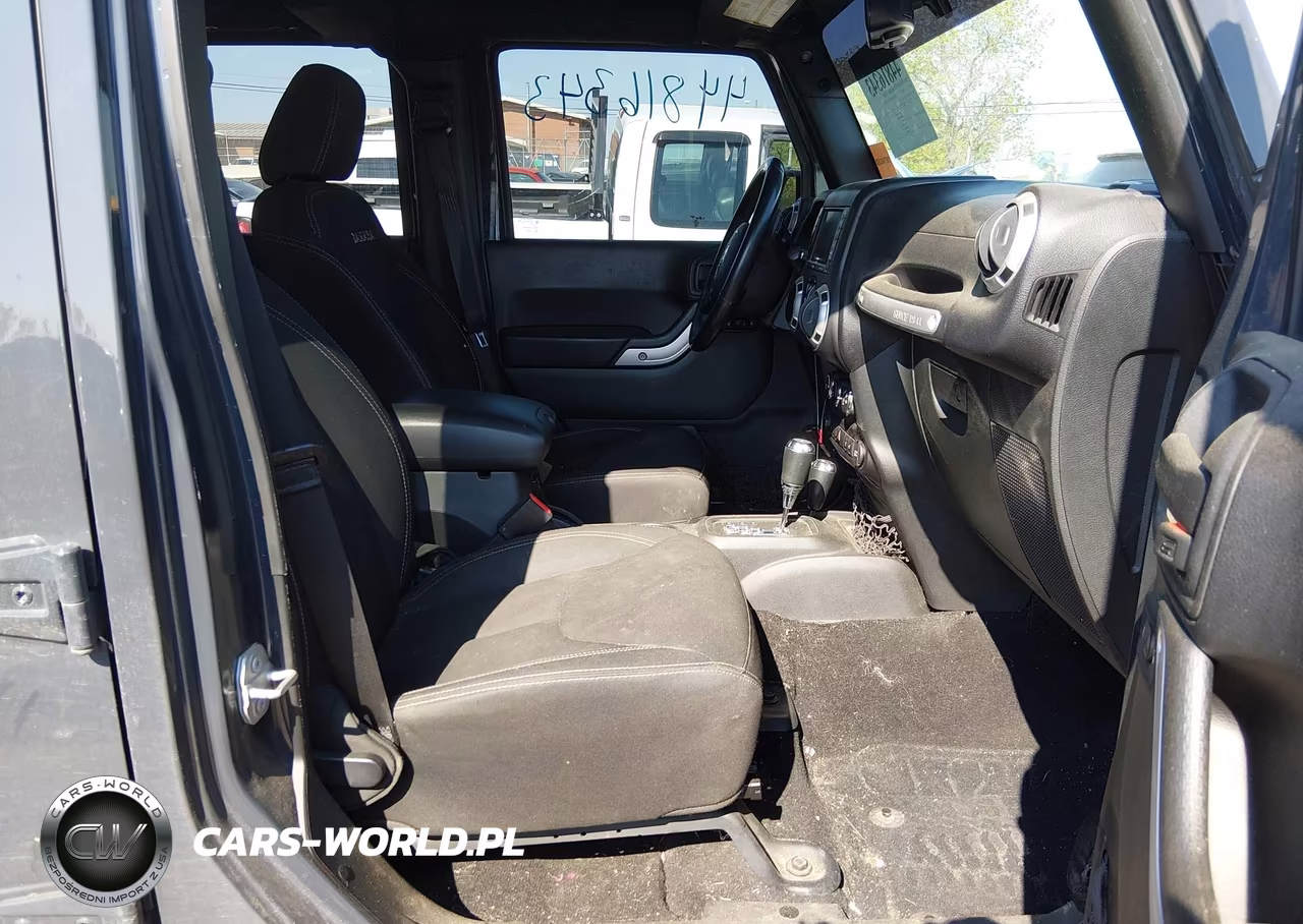 2016 Jeep Wrangler Unlimited Sahara VIN:1C4HJWEG3GL236918 - 5