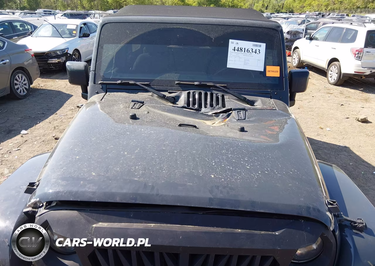 2016 Jeep Wrangler Unlimited Sahara VIN:1C4HJWEG3GL236918 - 6