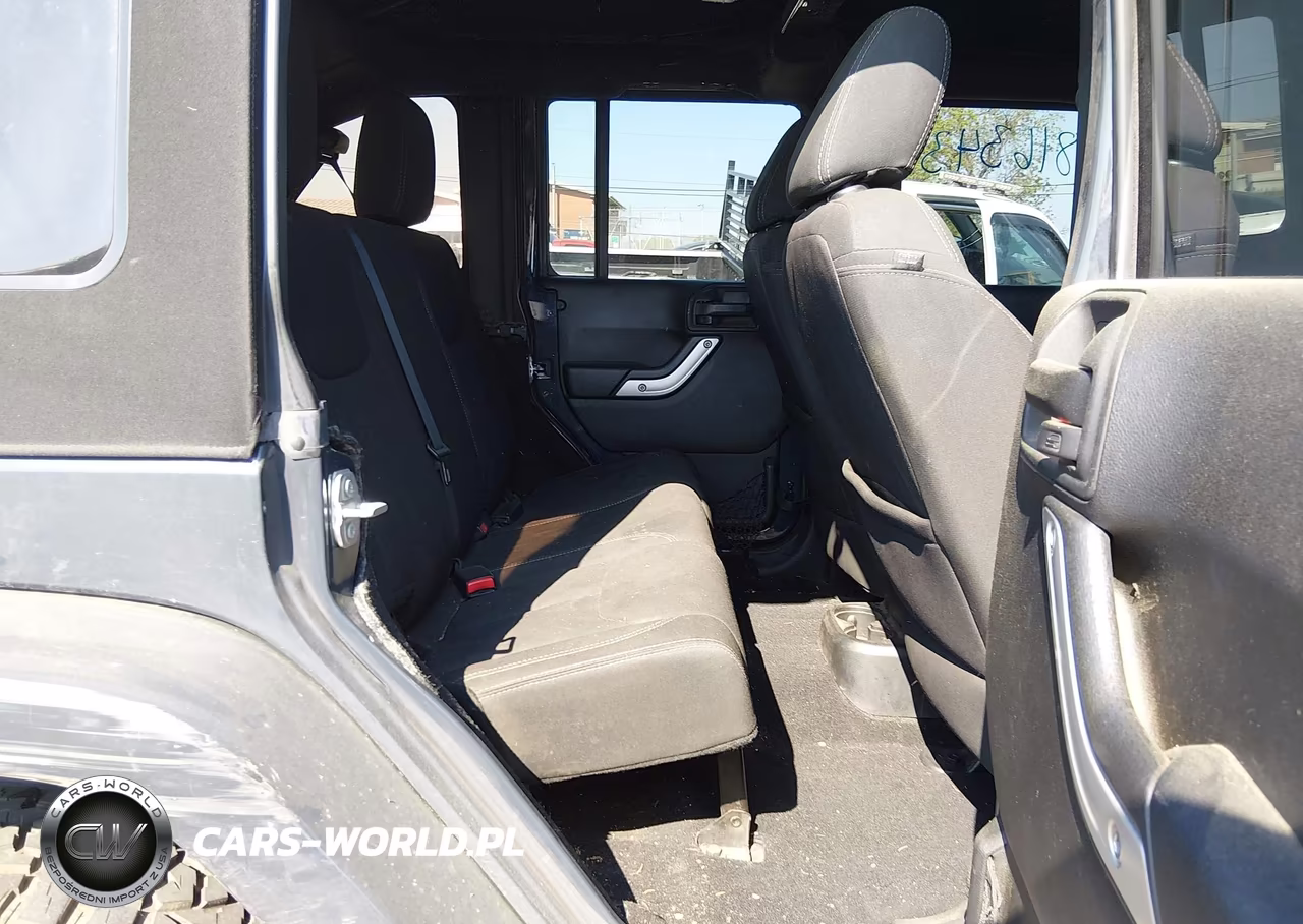 2016 Jeep Wrangler Unlimited Sahara VIN:1C4HJWEG3GL236918 - 8