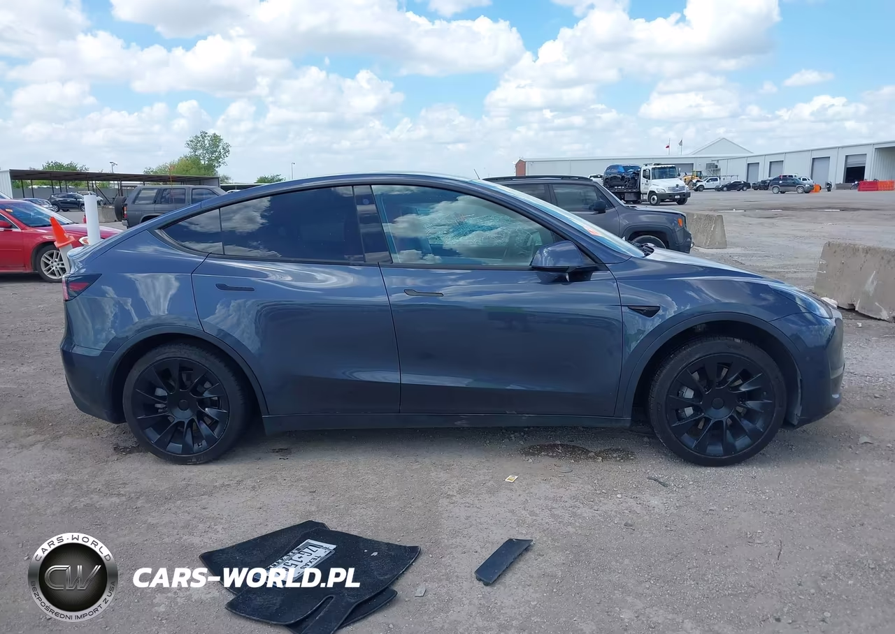 2021 Tesla Model Y Standard Range Rear-Wheel Drive VIN:5YJYGDED8MF105331 - 12