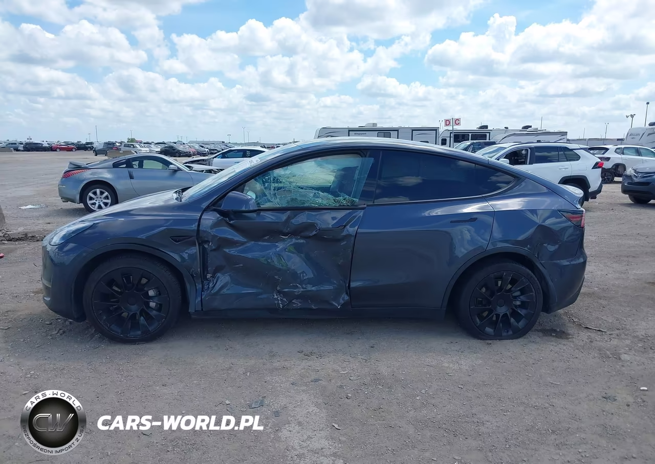 2021 Tesla Model Y Standard Range Rear-Wheel Drive VIN:5YJYGDED8MF105331 - 13