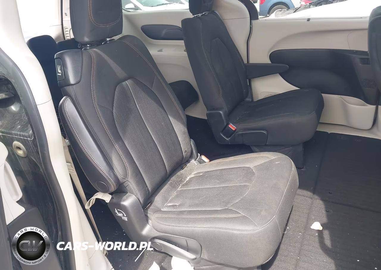 2018 Chrysler Pacifica Touring Plus VIN:2C4RC1FG8JR294330 - 8