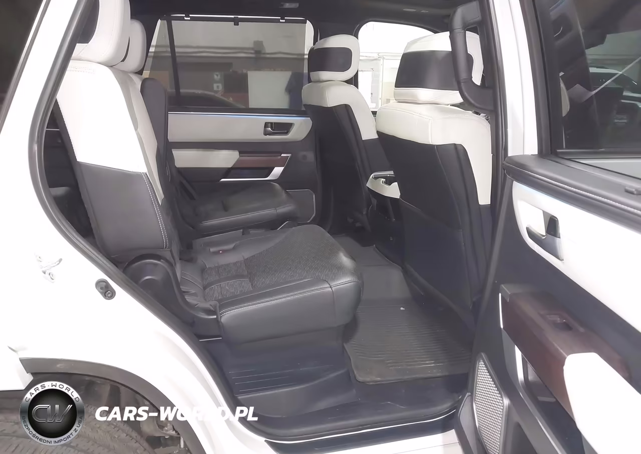 2024 Toyota Sequoia Capstone VIN:7SVAAABA8RX035182 - 8