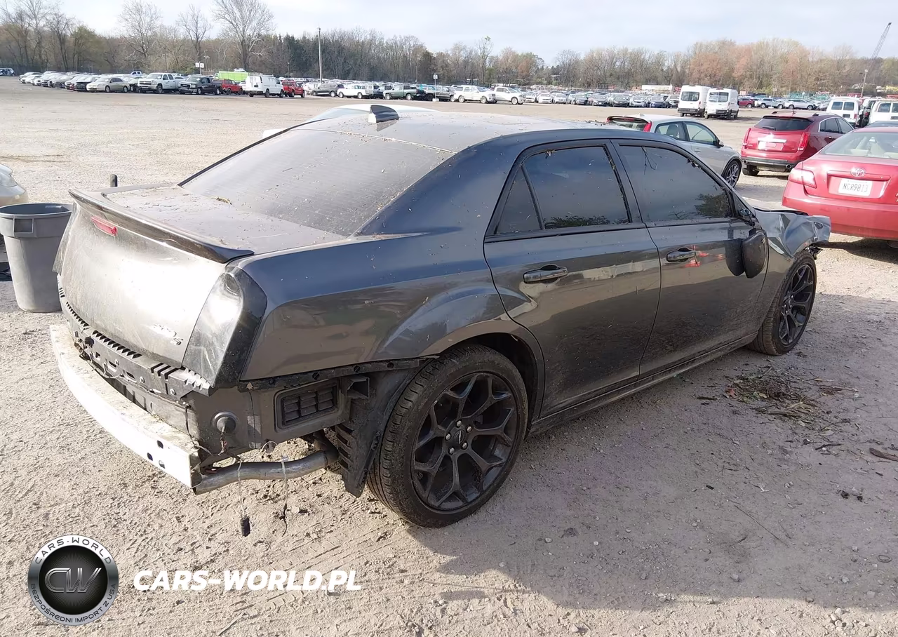 2019 Chrysler 300 300S VIN:2C3CCABT5KH548502 - 4
