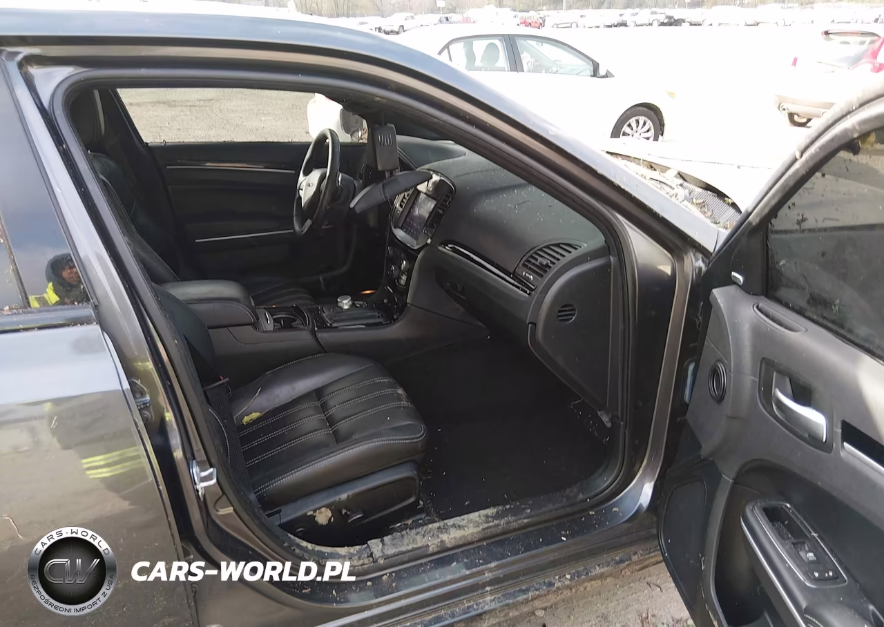2019 Chrysler 300 300S VIN:2C3CCABT5KH548502 - 5