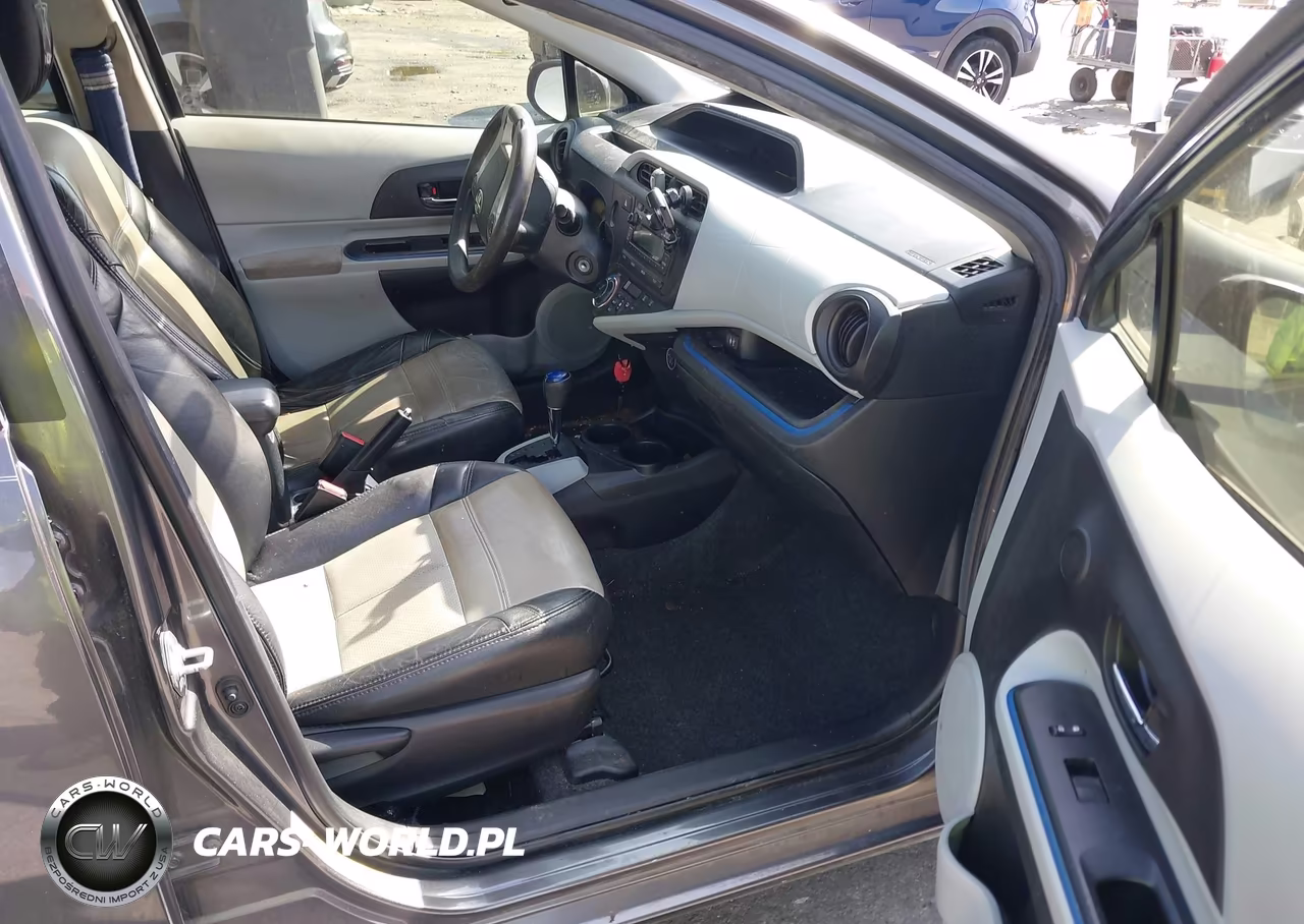 2012 Toyota Prius C Two VIN:JTDKDTB38C1524078 - 5