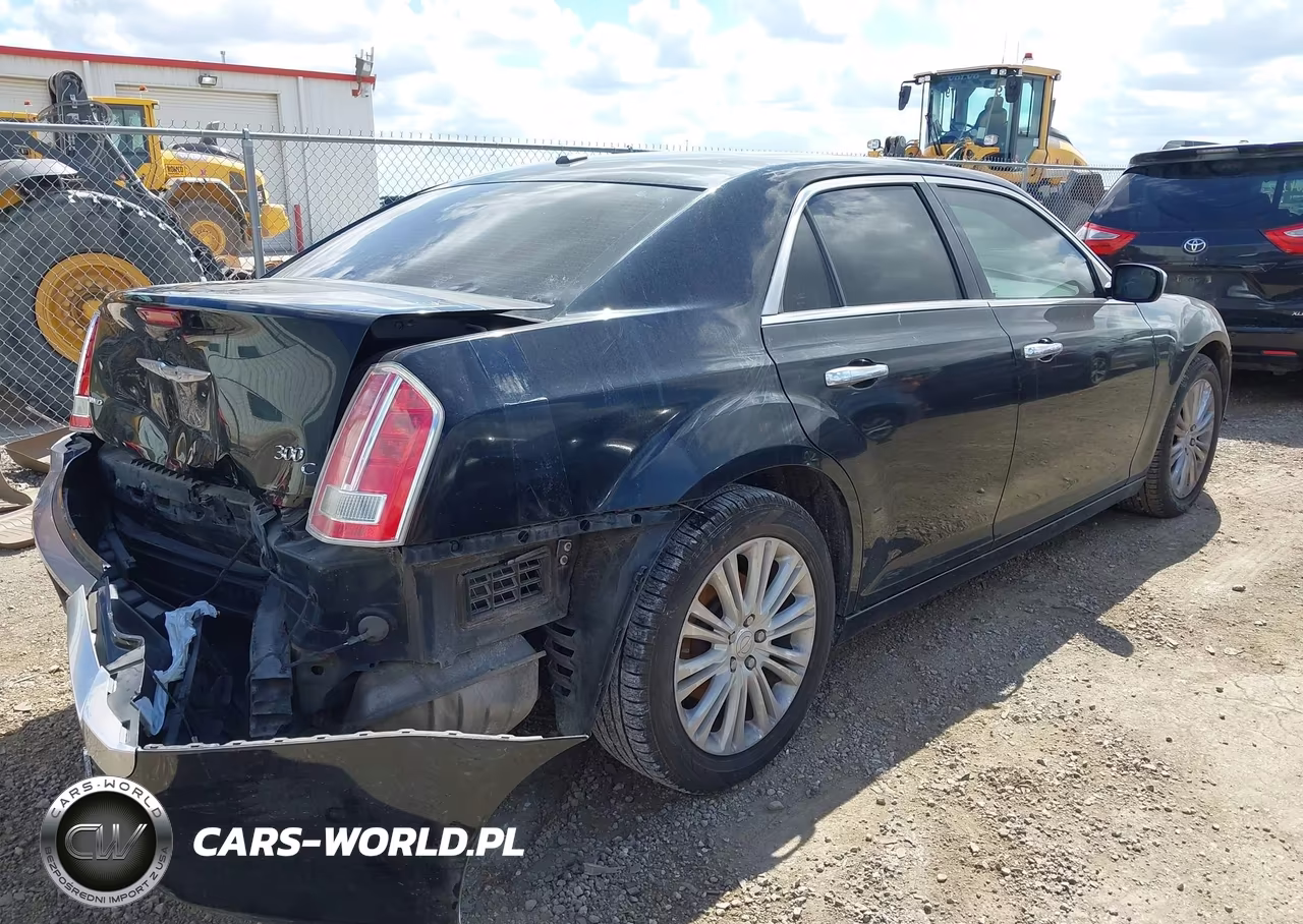 2013 Chrysler 300C Luxury VIN:2C3CCAST1DH621805 - 4