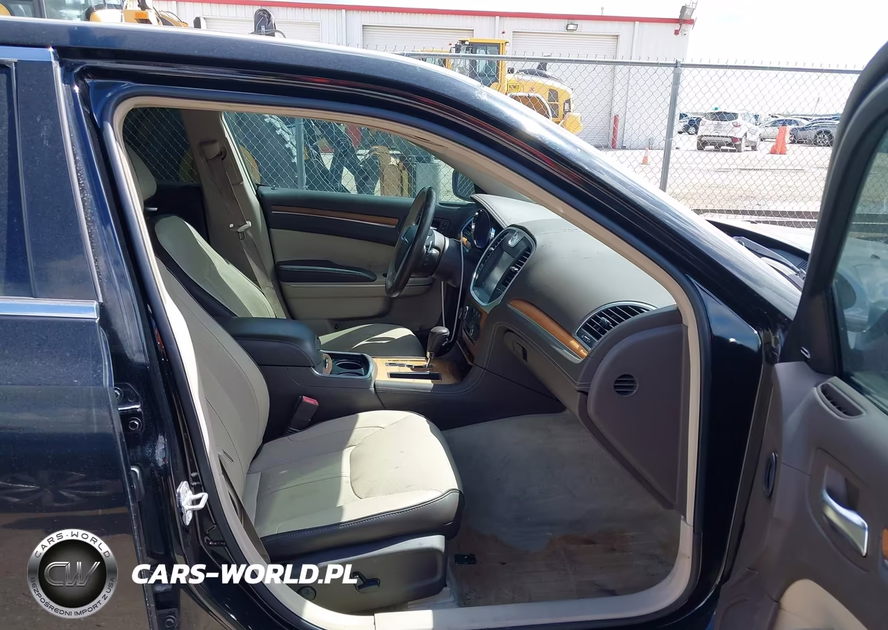 2013 Chrysler 300C Luxury VIN:2C3CCAST1DH621805 - 5